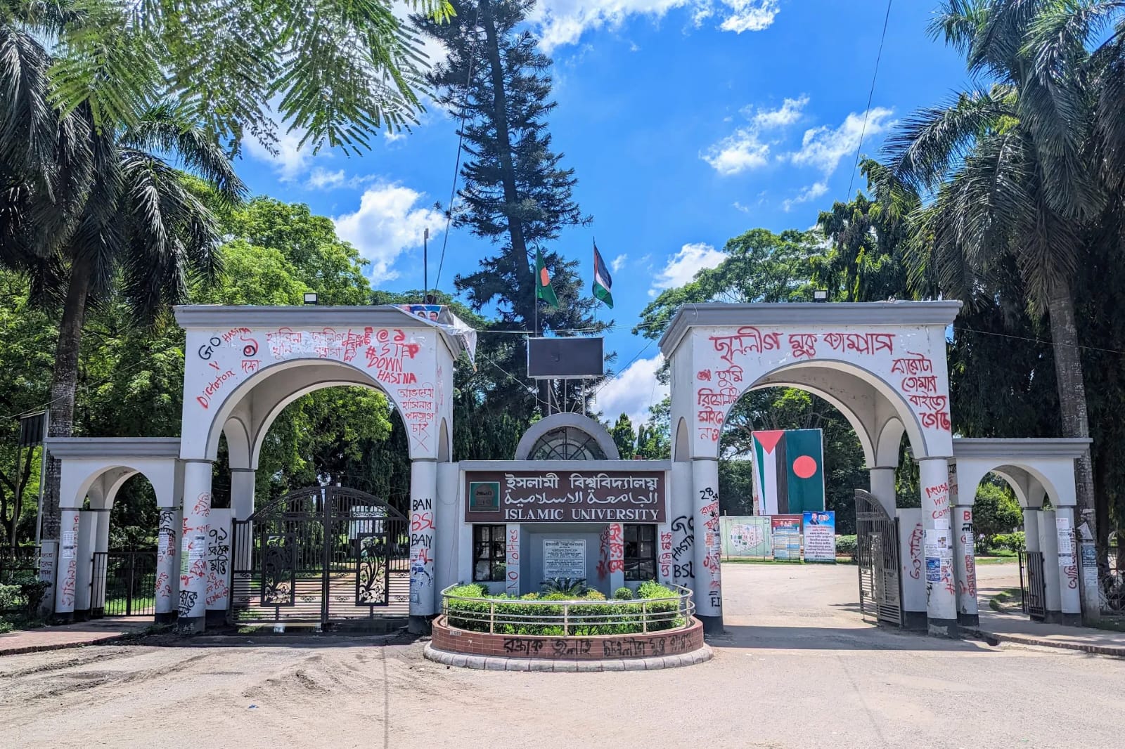 নোটিশ এক দিনে, বিদ্যুৎ বন্ধ আরেক দিনে: ইবিতে ৩০ ঘণ্টা বিদ্যুৎহীন তিন হল