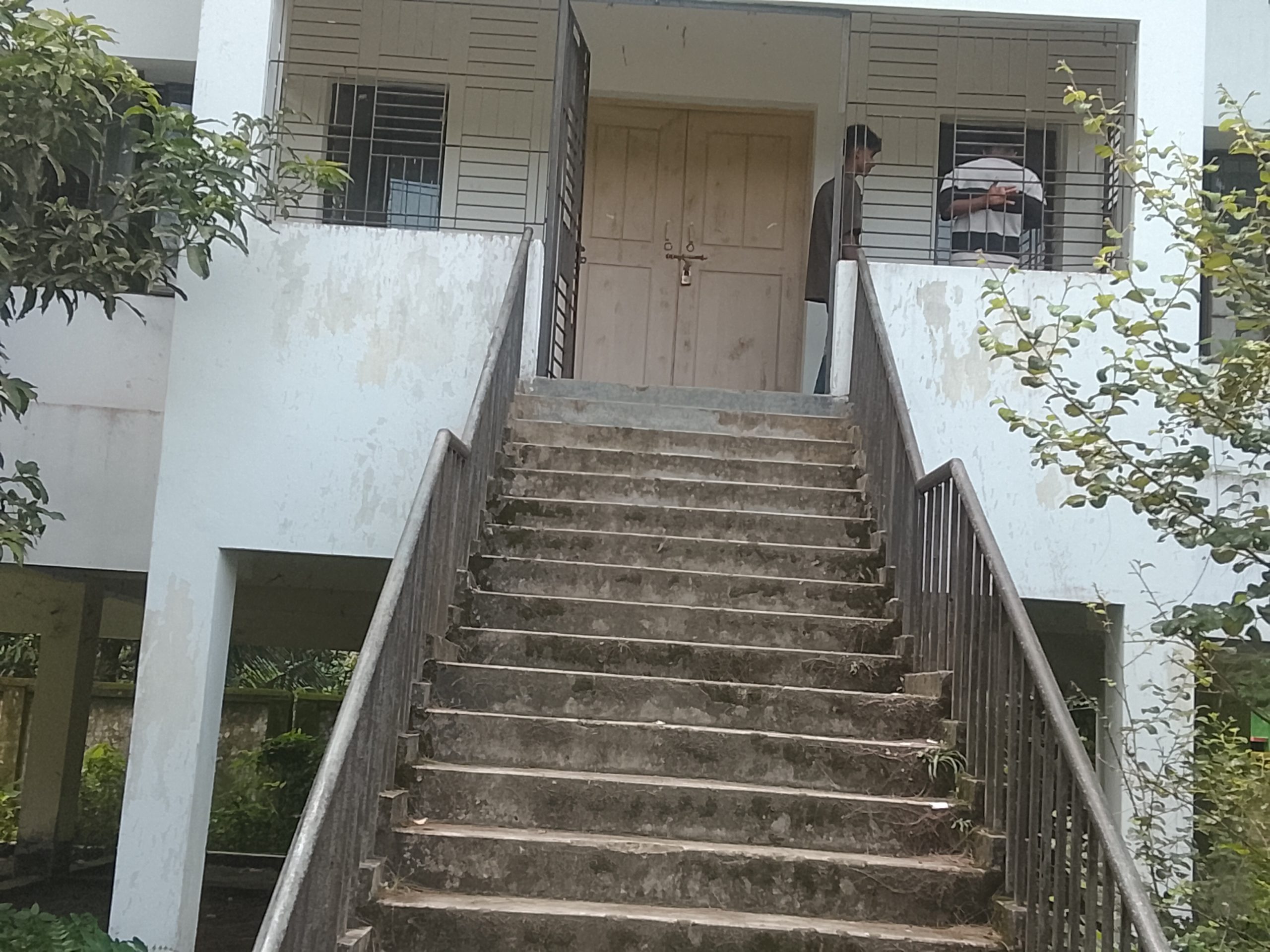 রামগঞ্জের ভোলাকোটে ৫০ হাজার মানুষের স্বাস্থ্যসেবা বন্ধ, কেন্দ্রটি এখন মাদকসেবীদের আখড়া