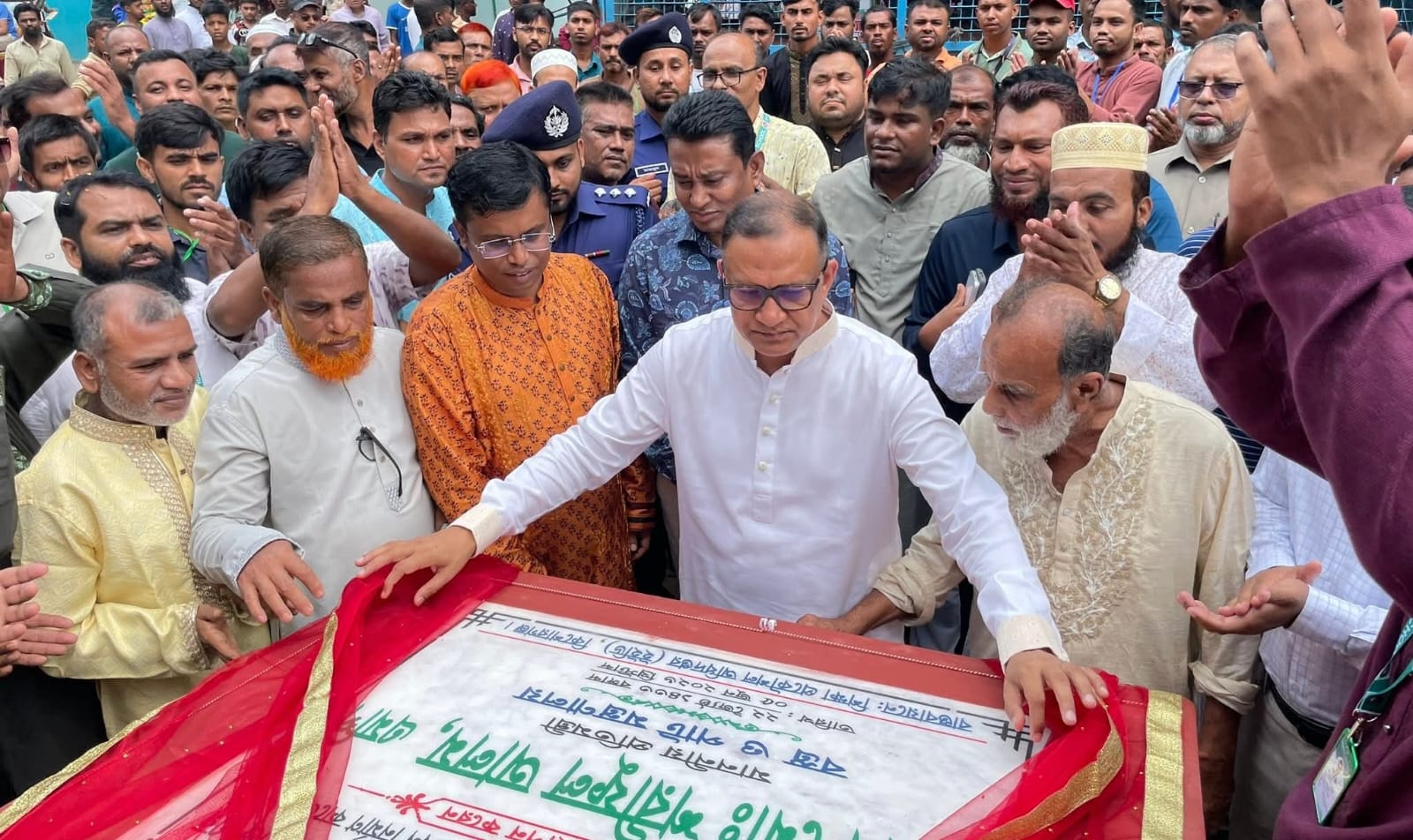 কুলিয়াচরের লক্ষীপুর দ্বিমুখী উচ্চ বিদ্যালয়ের নতুন ভবনের ভিত্তিপ্রস্তর স্থাপন করলেন পাট ও বস্ত্র প্রতিমন্ত্রী