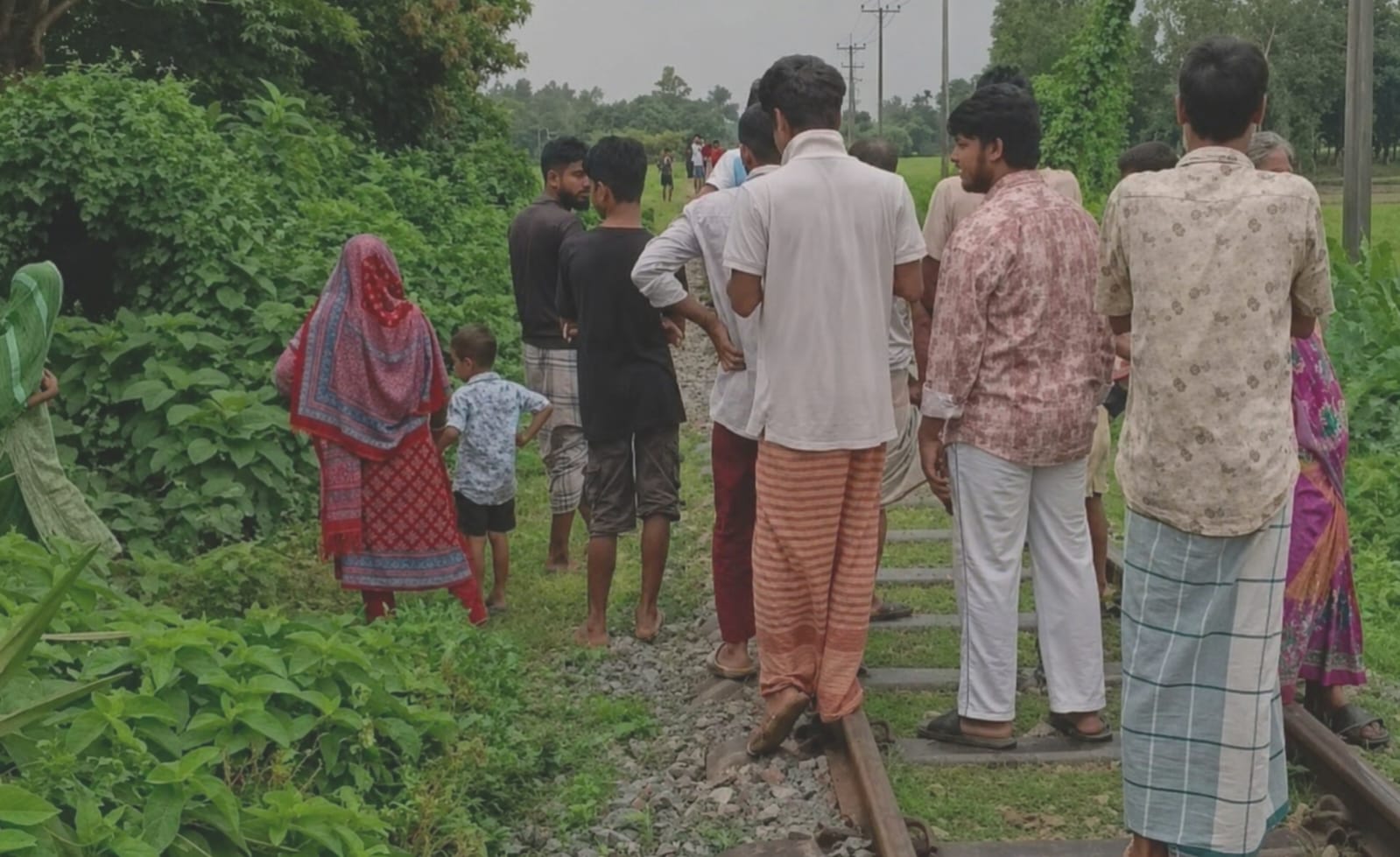 কুলিয়ারচরে রেললাইনে এক যুবকের প্রাণহানি: নি/হ/তের পরিচয় ও মৃত্যুর কারণ অজানা