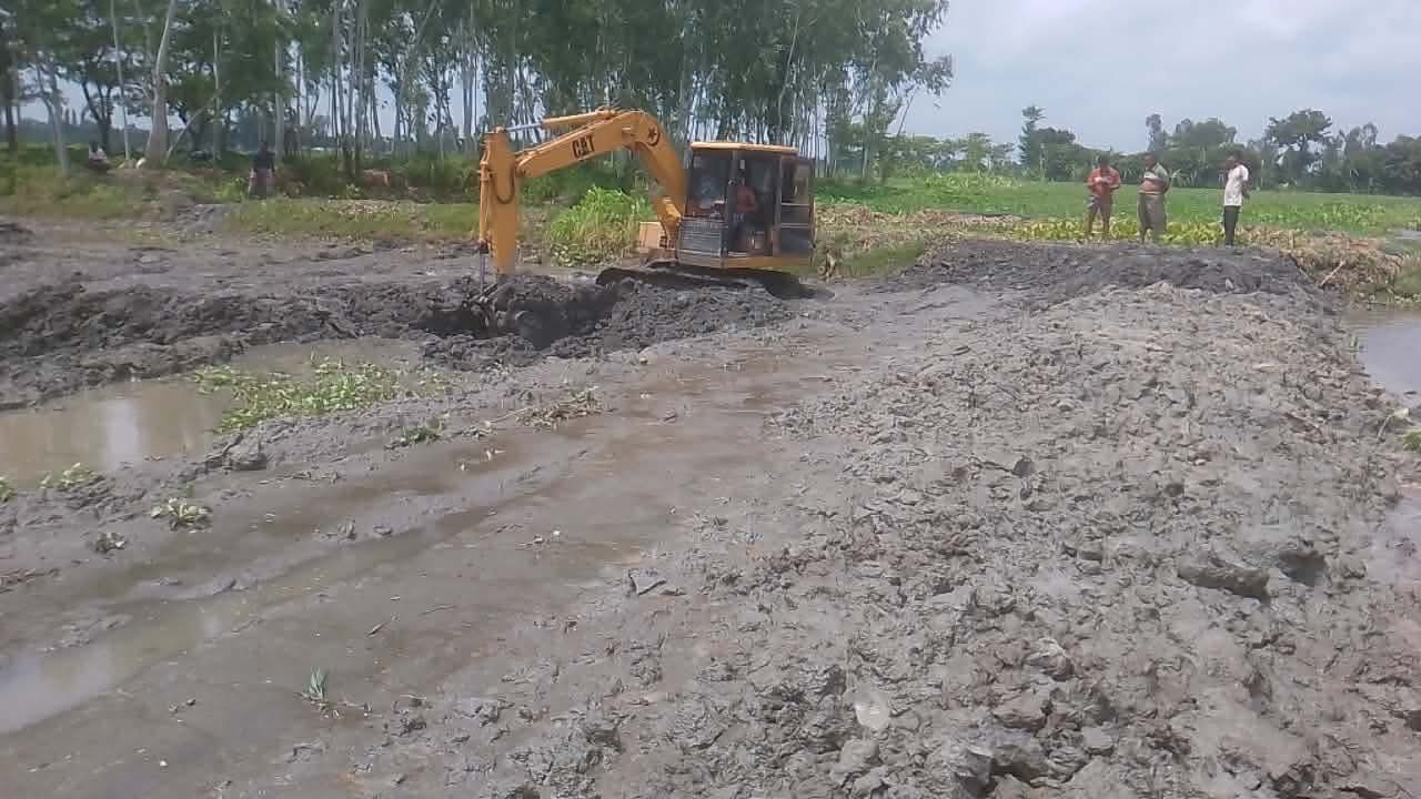 সুন্দরগঞ্জে জমির মাটি ভরাট করায় জলাবদ্ধতা, বিপাকে তিন ইউনিয়নের হাজারো কৃষক