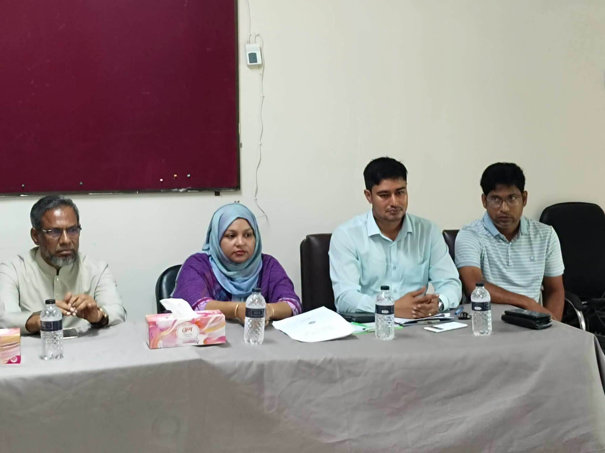 নাটোরে সার ডিলারদের সাথে মতবিনিময় সভা: নির্ধারিত মূল্যে সার বিক্রির নির্দেশ