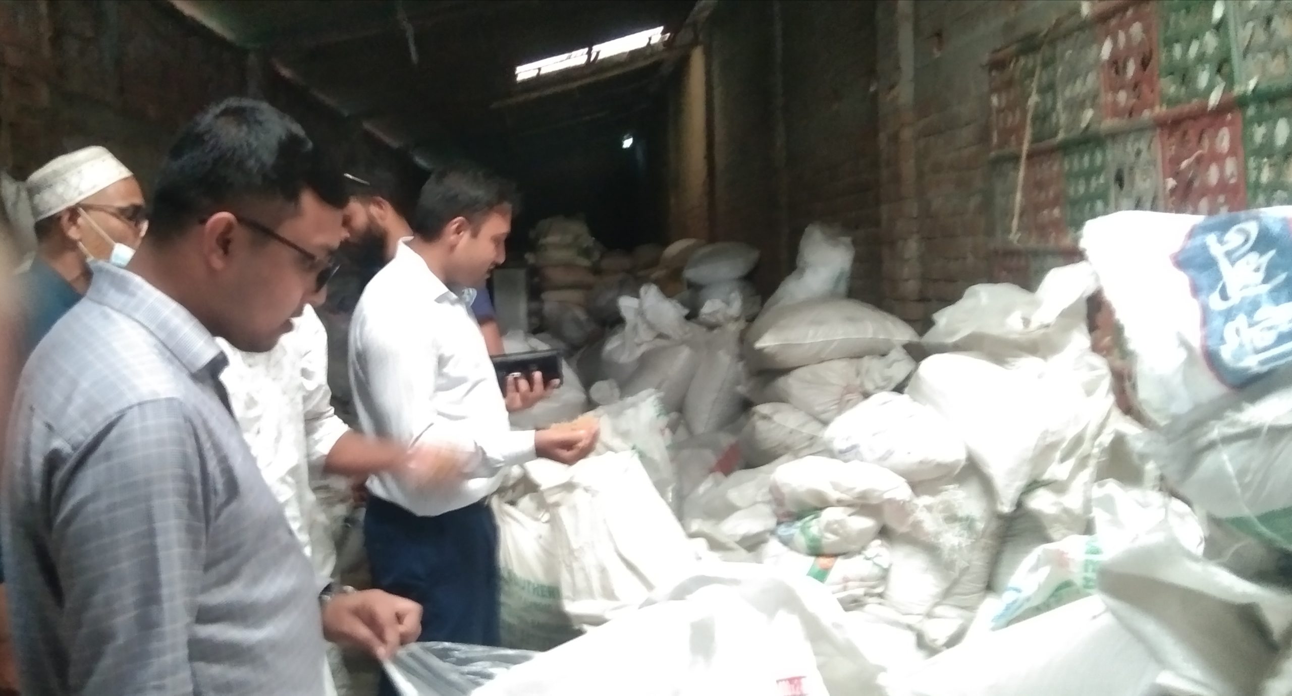 সৈয়দপুরে অস্বাস্থ্যকর চিপস ফ্যাক্টরিকে জরিমানা, প্রশাসনের ভূমিকা নিয়ে স্থানীয়দের প্রশ্ন