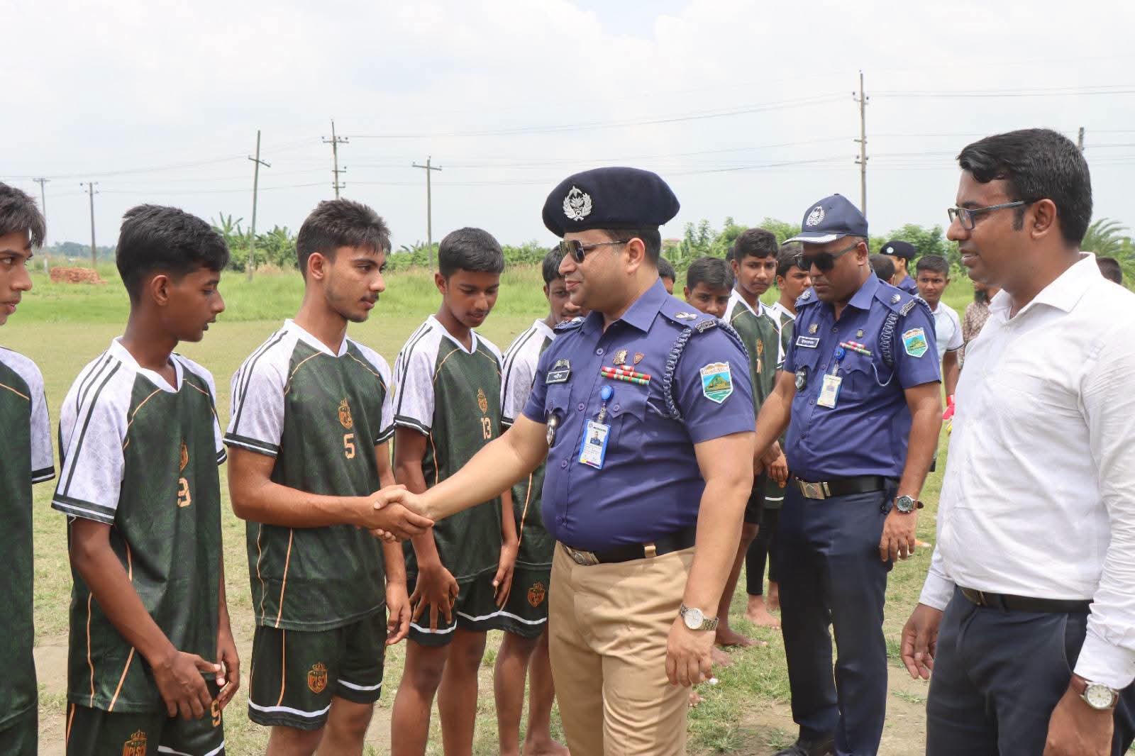 নাটোরে পুলিশ লাইন্স স্কুল এন্ড কলেজের আন্তঃ শ্রেণি ফুটবল টুর্নামেন্ট শুরু