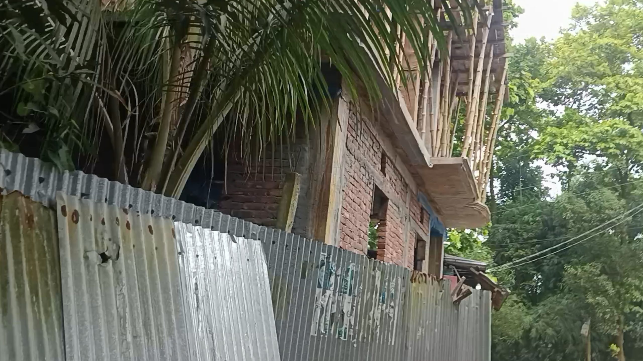 গাজীপুরে সংরক্ষিত বনভূমি ঘেঁষে চারতলা ভবন নির্মাণ, বিট কর্মকর্তার বিরুদ্ধে দুর্নীতির অভিযোগ