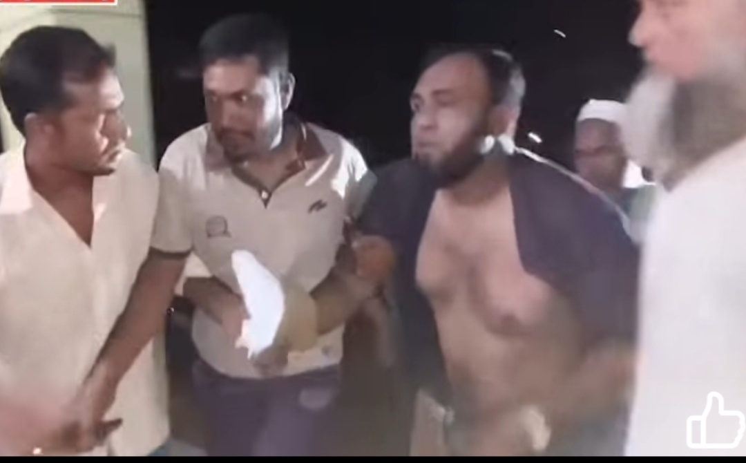 নাটোরের গুরুদাসপুরে শিশুর লাশ উদ্ধারের সময় পুলিশের ওপর হামলা, দুই সদস্য ক্লোজড