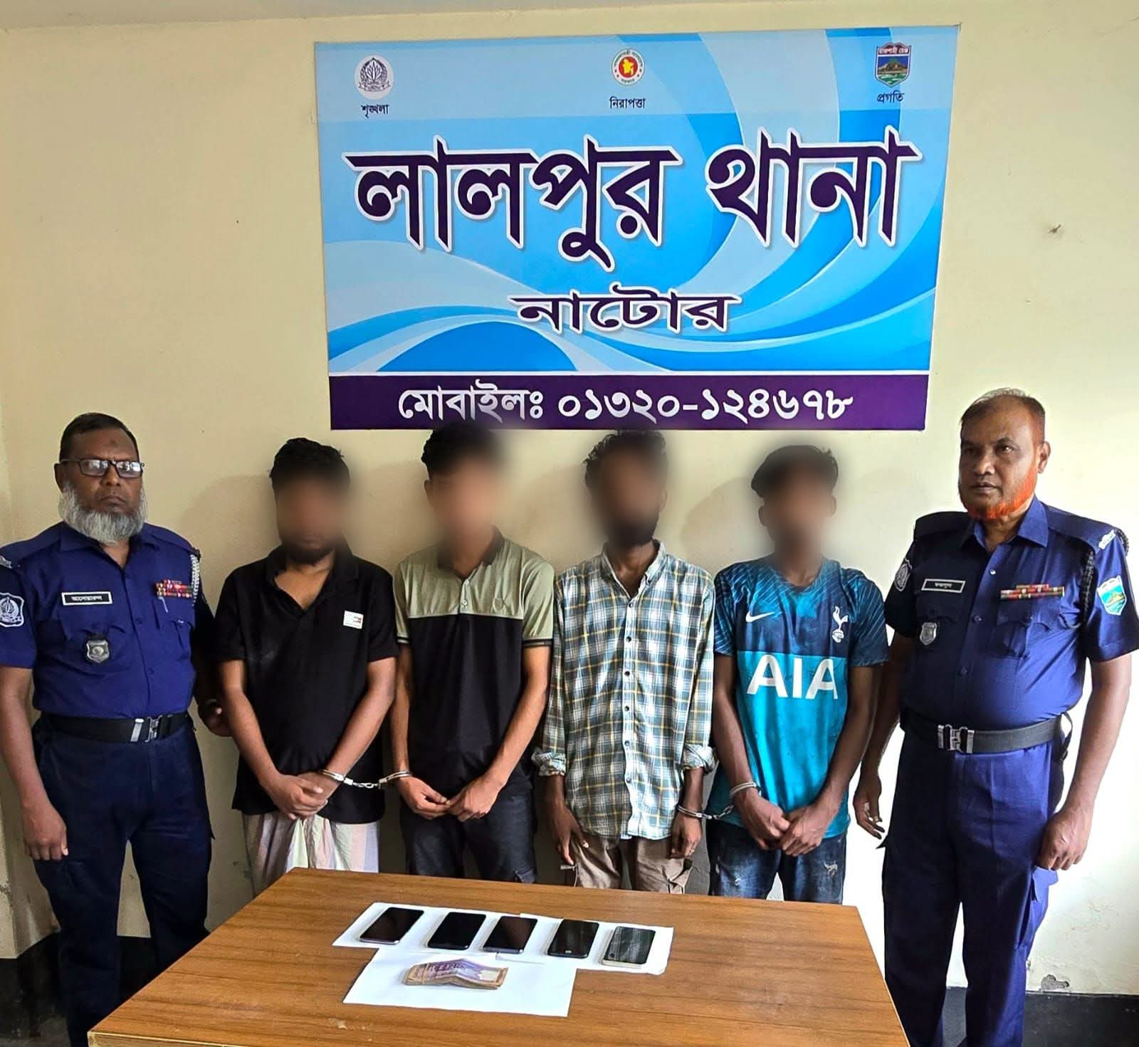 নাটোরে ফেসবুক-হোয়াটসঅ্যাপ হ্যাকিং চক্রের ৪ সদস্য গ্রেফতার