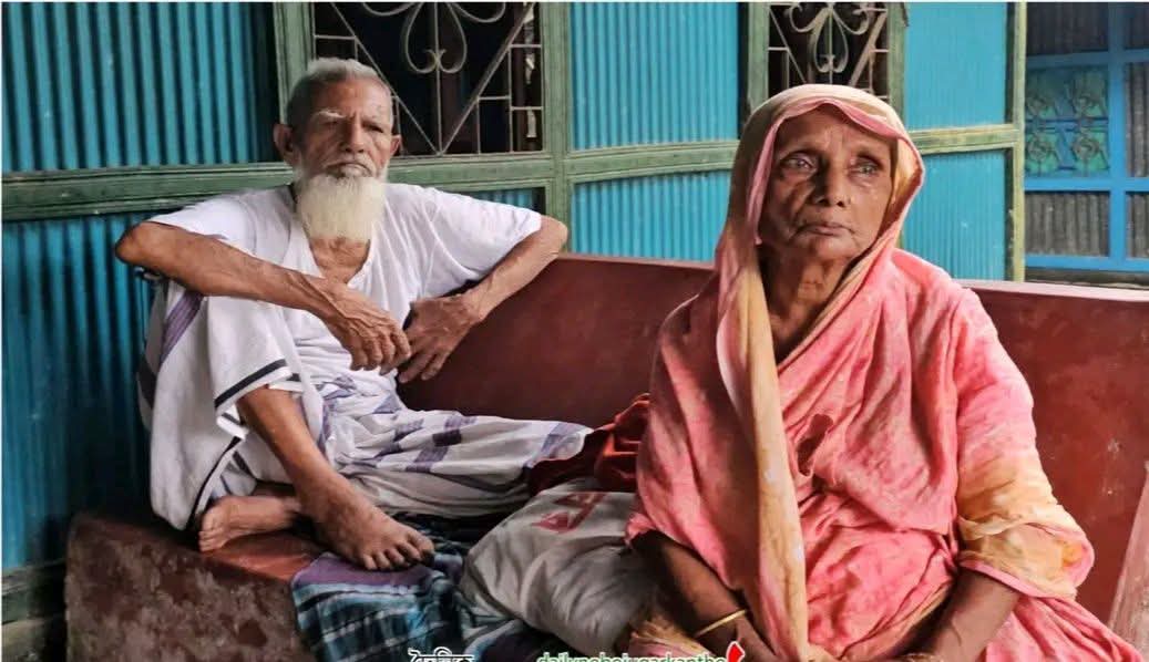 রামগঞ্জে সম্পত্তি লিখে না দেওয়ায় ১১৫ বছরের বৃদ্ধ বাবা ও ৯০ বছরের মাকে ঘর থেকে বের করে দিল ছেলেরা!