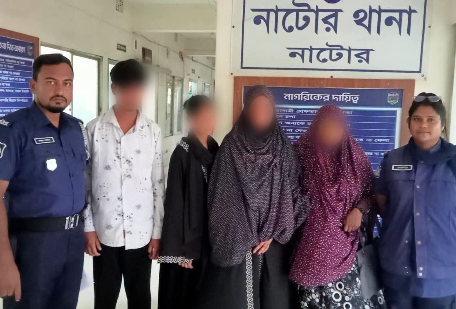 নাটোরে ১৪৫ বোতল ভারতীয় এসকাফ সিরাপসহ নারীসহ চারজন গ্রেপ্তার