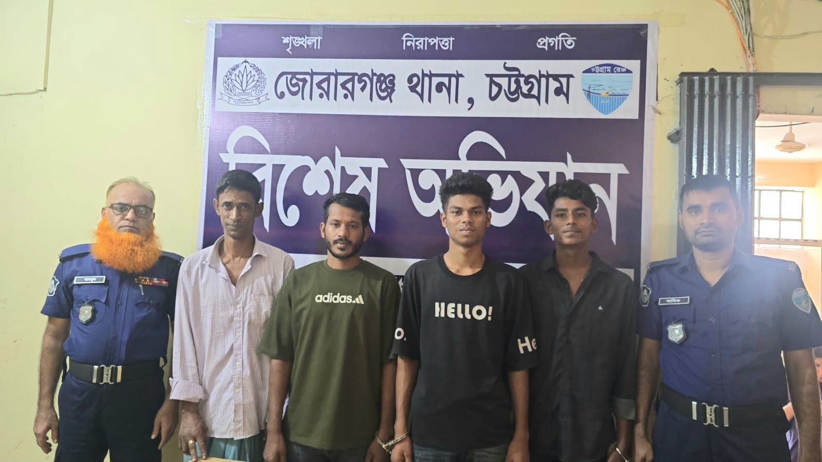 মিরসরাইয়ে জোরারগঞ্জ থানা পুলিশের পৃথক অভিযানে গাঁ\জাসহ গ্রেফতার ১, আটক ৩