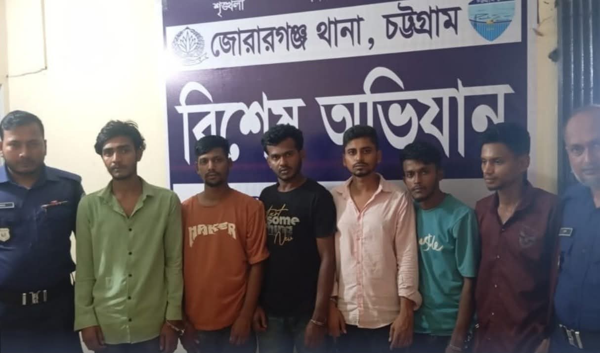 মিরসরাই শিল্পনগরে কারখানায় ডাকাতি: ৩২ ঘণ্টার অভিযানে ৭ ডাকাত গ্রেপ্তার