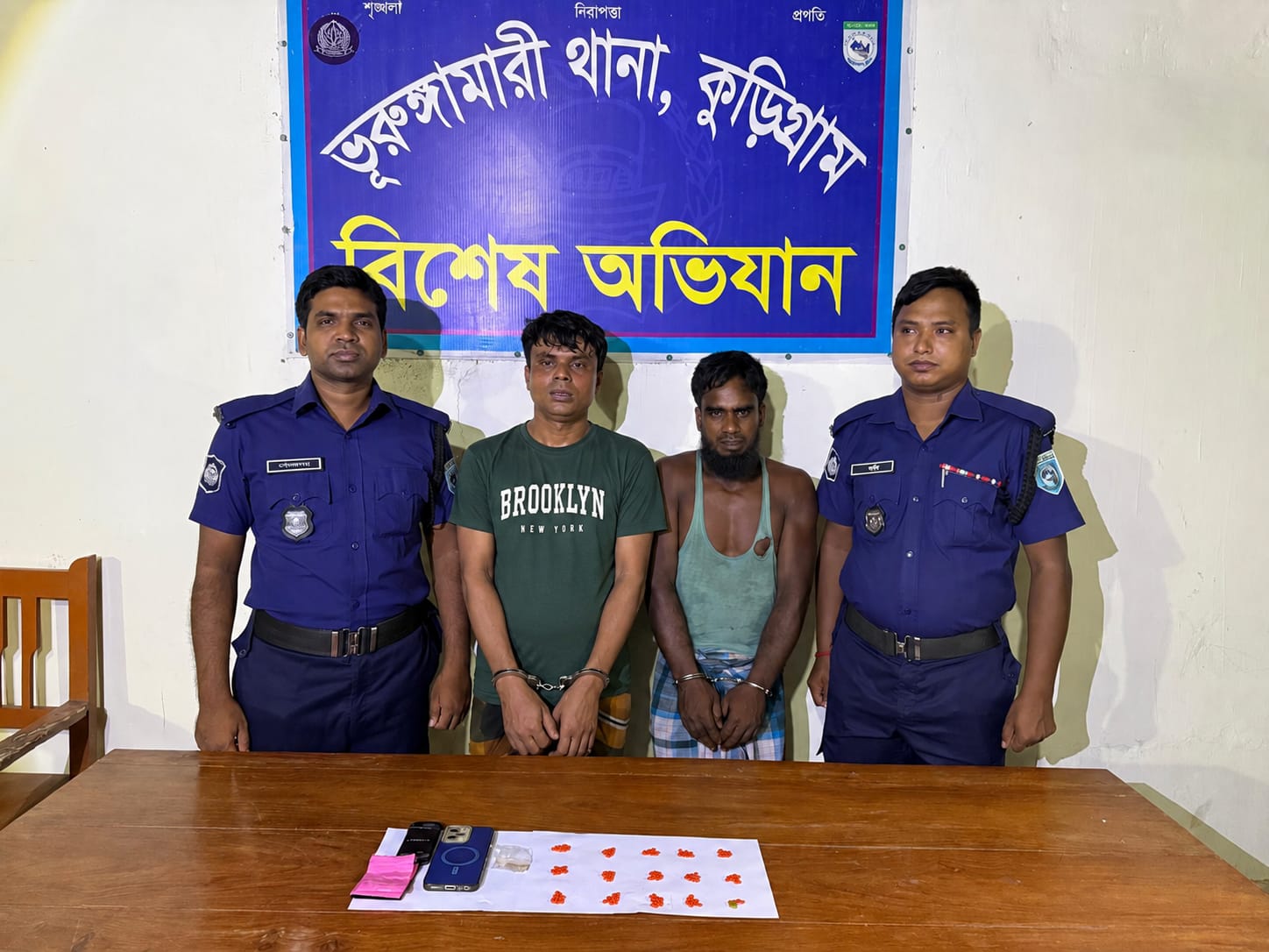 কুড়িগ্রামের ভূরুঙ্গামারীতে ১৪৩ পিস ইয়াবা ও হেরোইনসহ দুই মাদক কারবারি গ্রেপ্তার