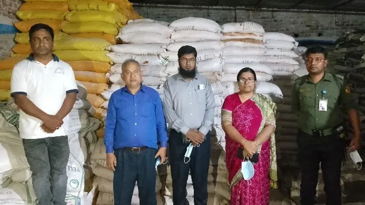 তিনবার সতর্ক করার পরও গুদামে সার মজুত, অবশেষে ডিলারের কারাদণ্ড