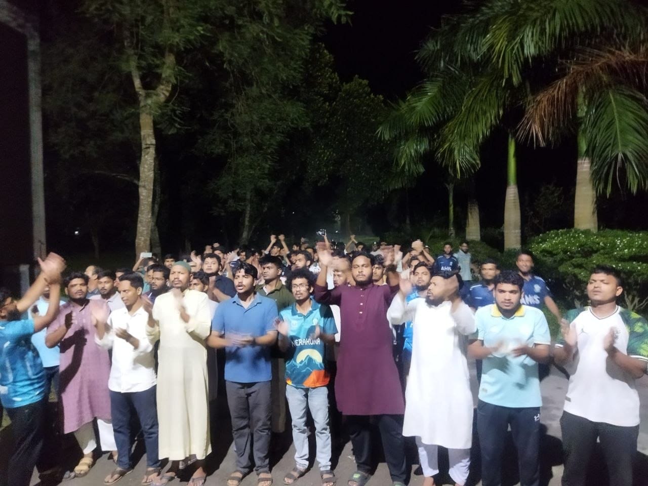সরকারি চাকুরীতে ভাইবা নম্বর বৃদ্ধির প্রতিবাদে গভীর রাতে বিক্ষোভ মিছিল ইবিতে