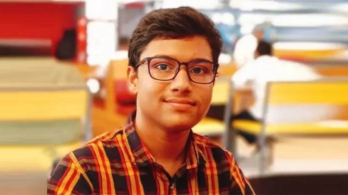 সাউথ পয়েন্ট স্কুলের ১১ তলা থেকে পড়ে গুরুতর আহত এক ছাত্র