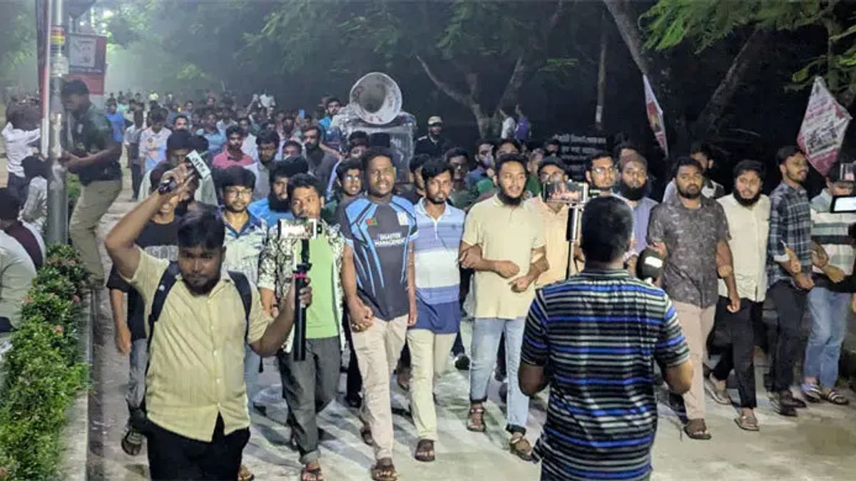 সরকারি নিয়োগে ভাইভায় নম্বর বাড়ানোর প্রতিবাদে বেরোবিতে বিক্ষোভ