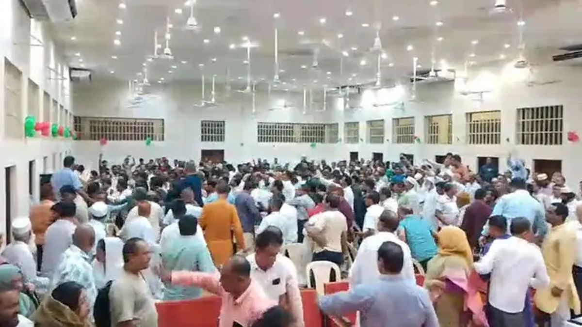 দুই মন্ত্রীর উপস্থিতিতে বিএনপির মতবিনিময় সভায় হাতাহাতি, আহত ৫