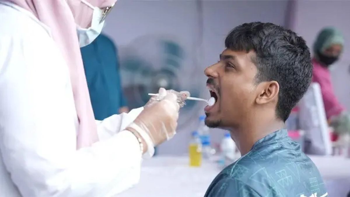 ডাকসুর স্বাস্থ্য ক্যাম্পে বিনামূল্যে চিকিৎসা পেলেন ৩ হাজার শিক্ষার্থী