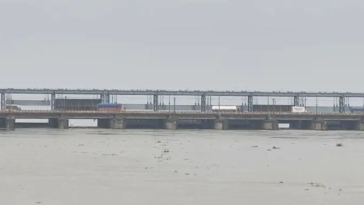 বিপৎসীমার ওপরে গঙ্গার পানি, খুলে দেওয়া হয়েছে ফারাক্কার সব গেট
