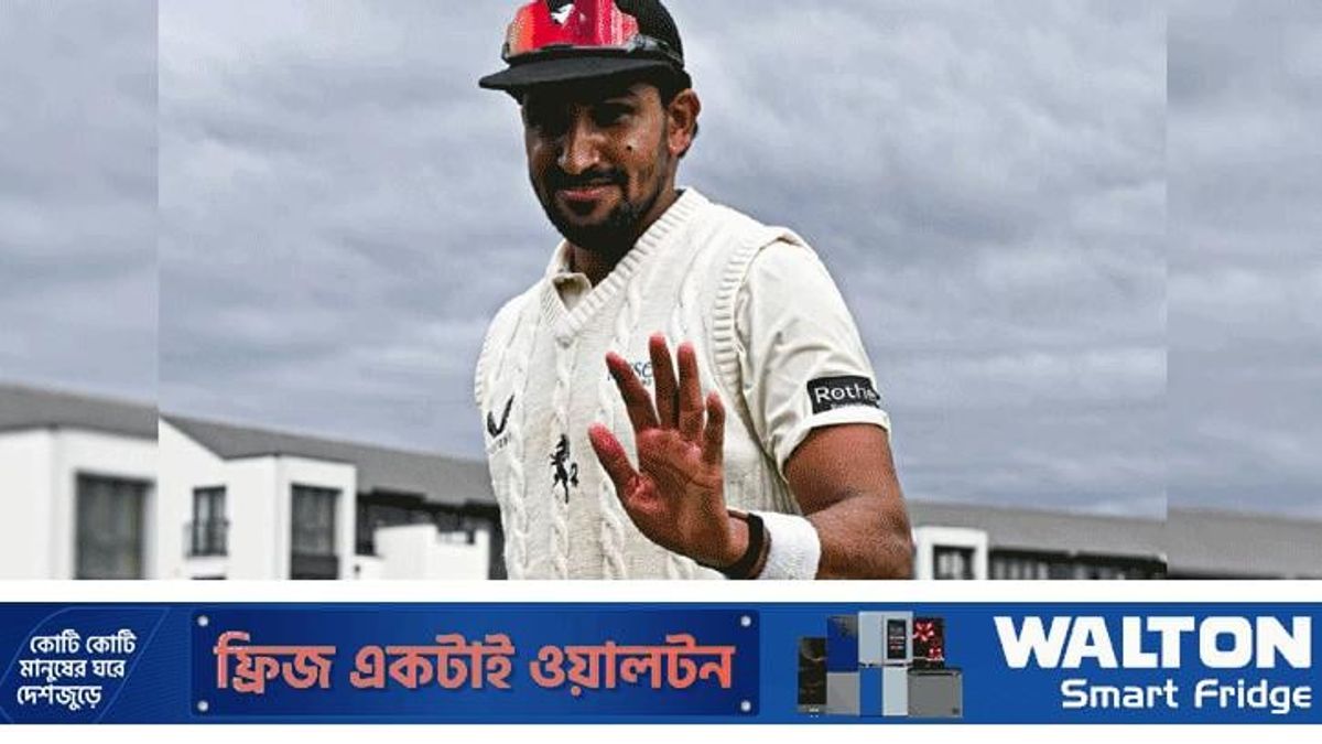 খালেদের বোলিং তোপে উড়ে গেল ল্যাঙ্কাশায়ার