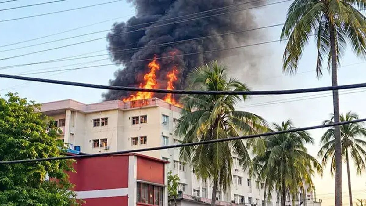 হুড়োহুড়ি করে সিঁড়ি দিয়ে নামতে গিয়েই ৪ জনের মৃত্যু, দাবি স্বজনদের