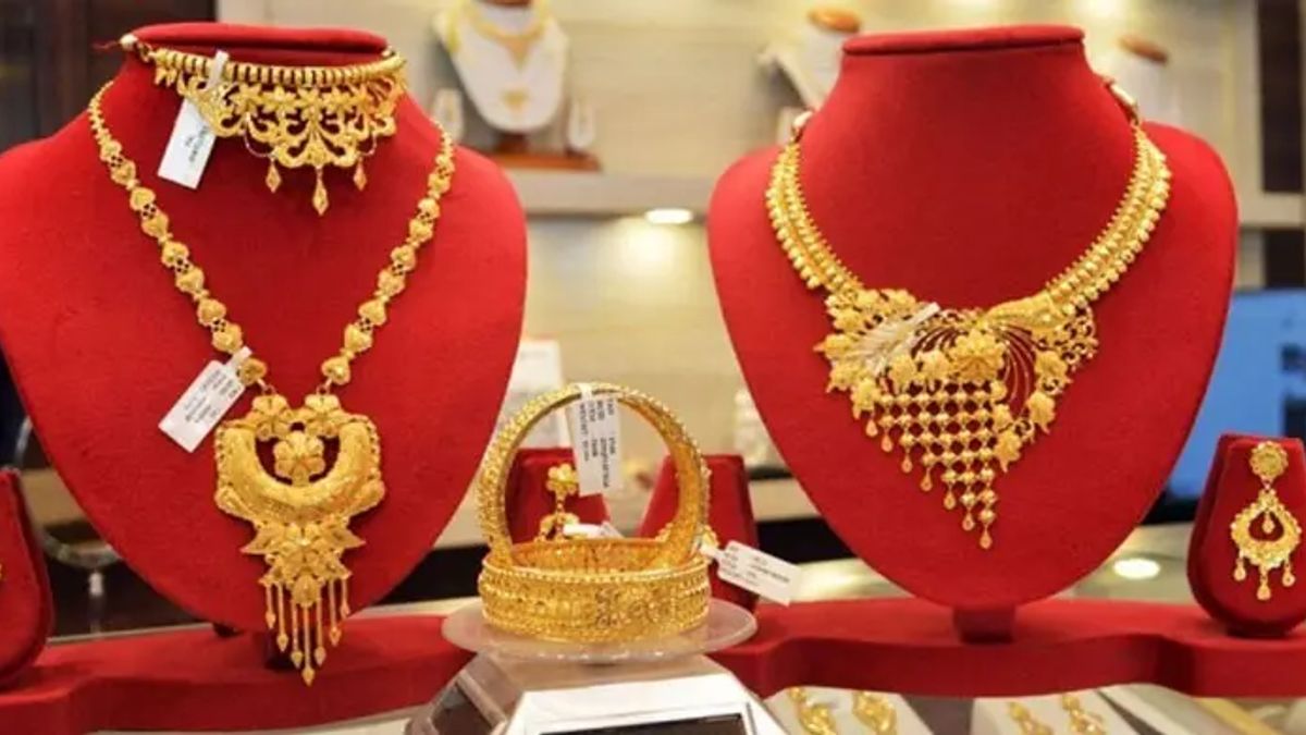 দেশের বাজারে আজ যে দামে বিক্রি হচ্ছে সোনা