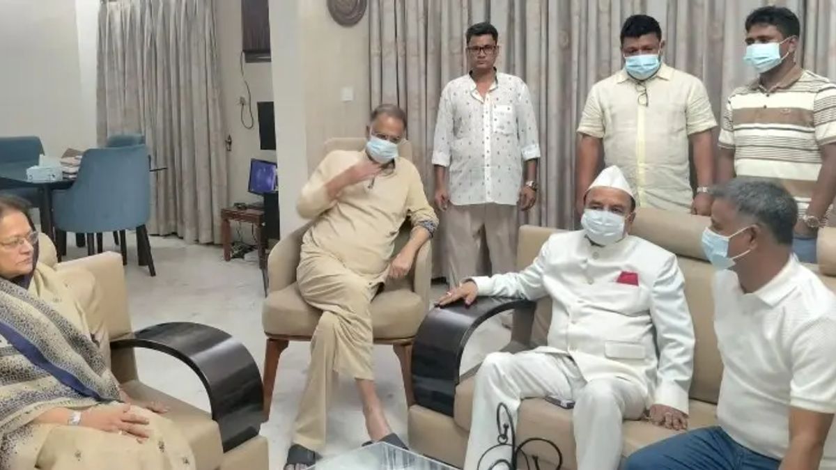 অসুস্থ জ্বালানি মন্ত্রী টুকুকে দেখতে বাসায় গয়েশ্বর