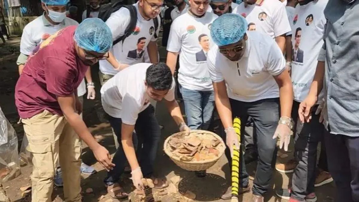 ডেঙ্গু প্রতিরোধে জবিতে ছাত্রদলের পরিচ্ছন্নতা অভিযান