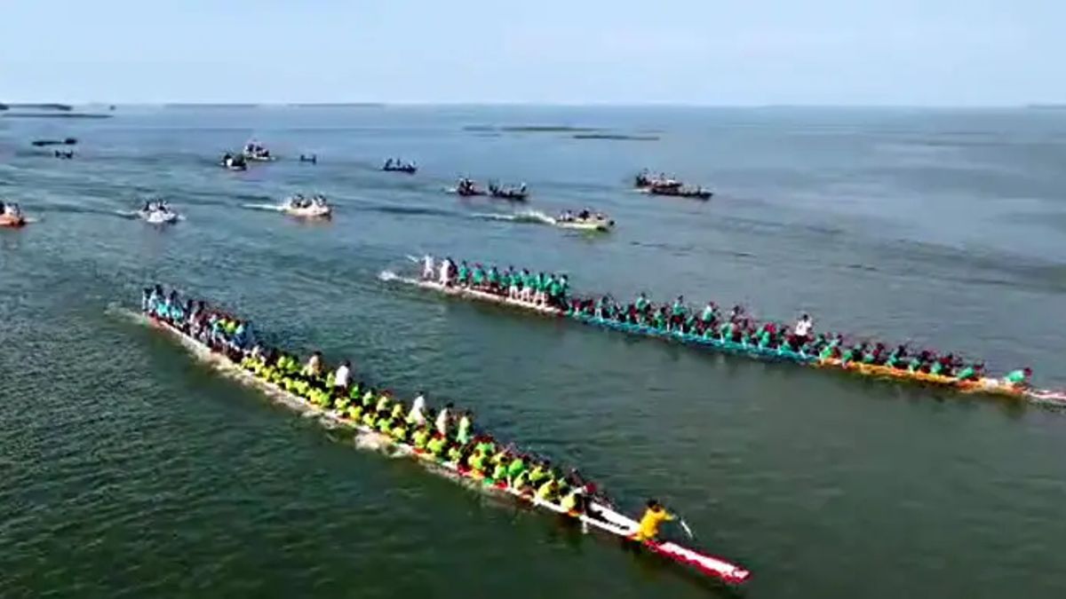 ইটনায় নৌকা বাইচে জনসমুদ্র, প্রথম পুরস্কার ‘সোনার হরিণ’