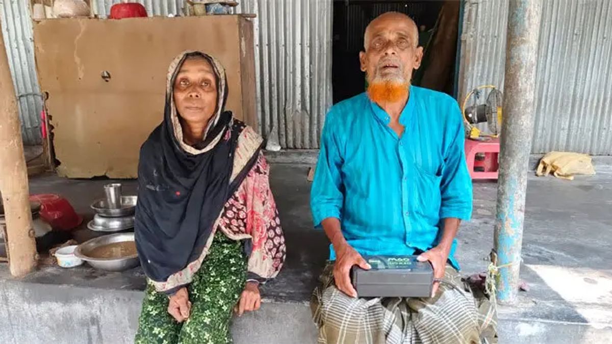 এক বছরে দুইবার ভ্যান চুরি, কীভাবে চলবে বৃদ্ধ আব্দুল্লাহর সংসার?