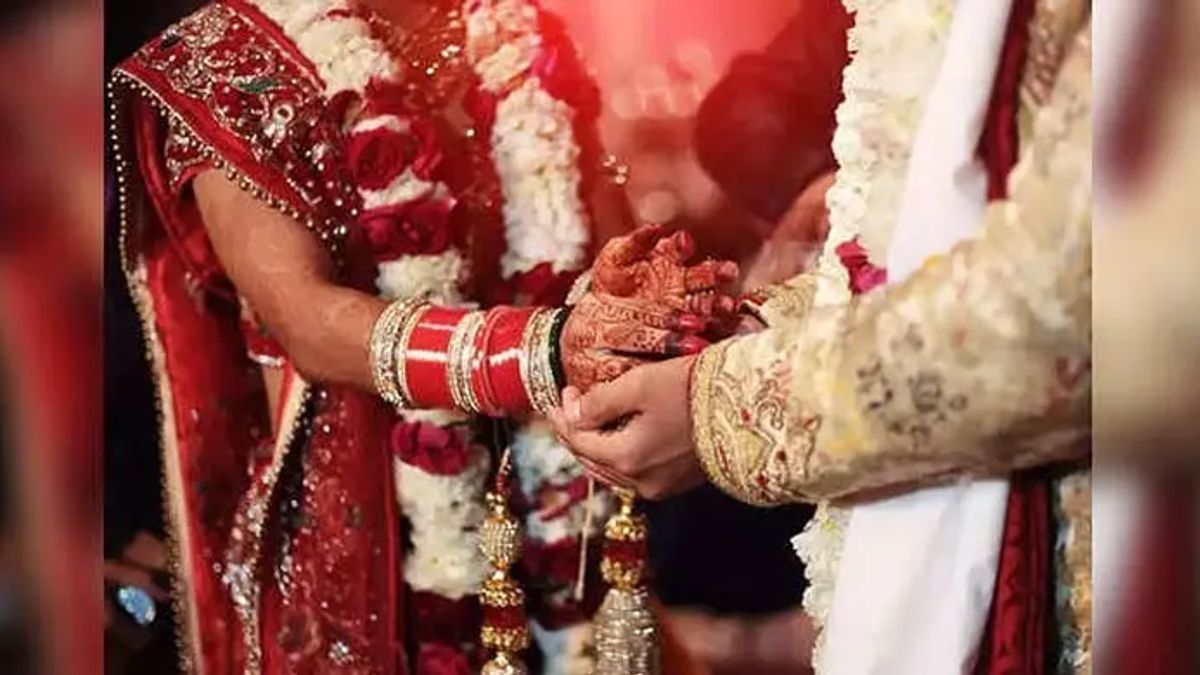 স্ত্রীকে কখনো নিজের মেয়ে, আবার কখনো ভাতিজি বলে বিয়ে দিতেন স্বামী