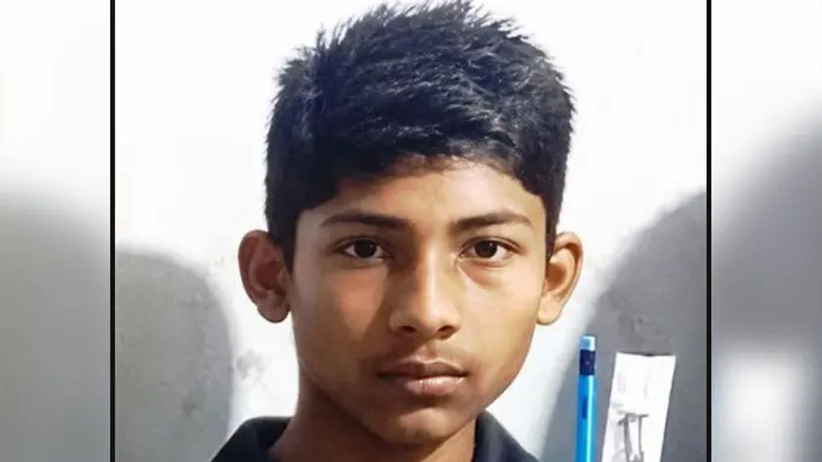 ঘুমের মধ্যে সাপের কামড়ে চিরঘুমে মোন্নাফ