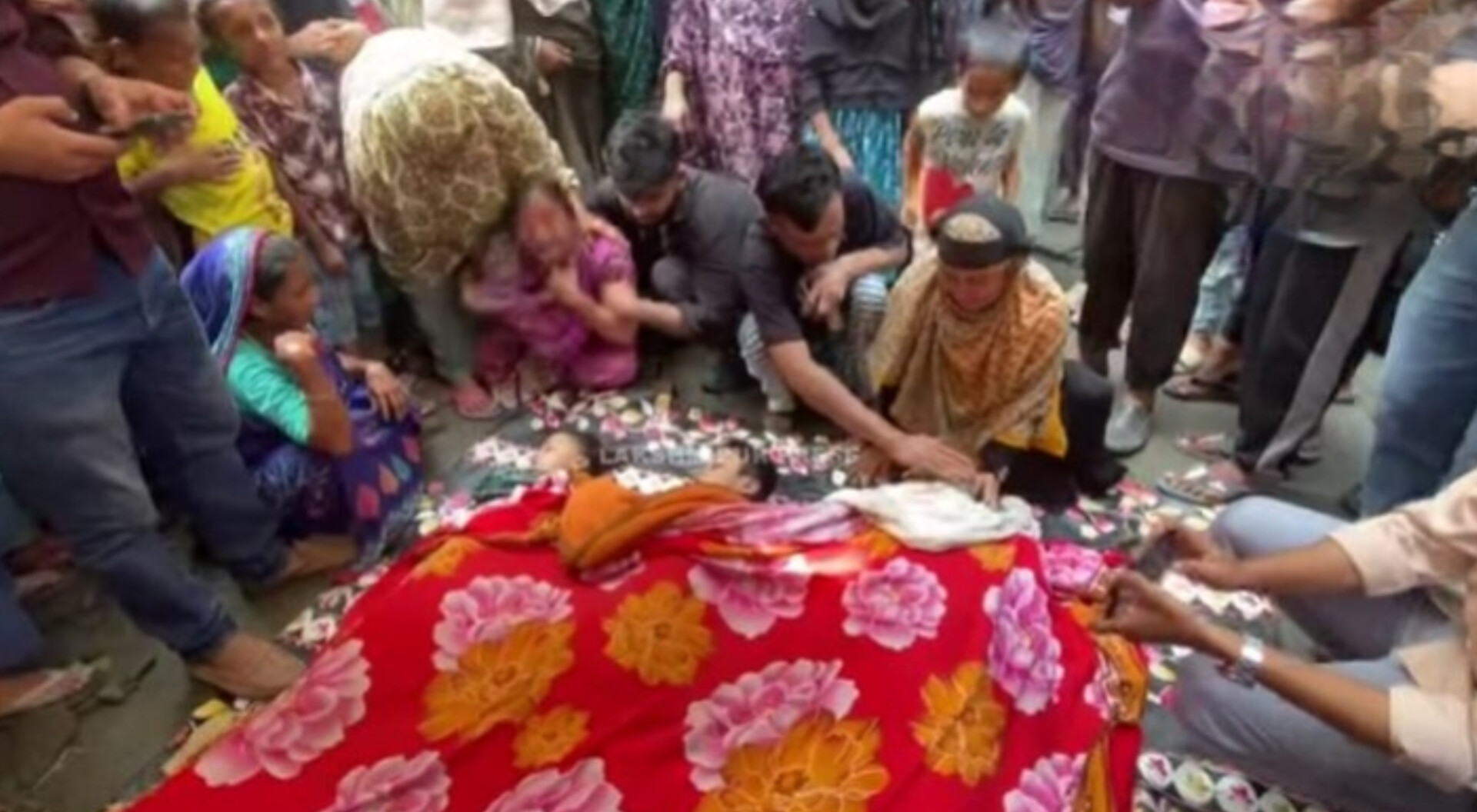 লক্ষ্মীপুরে পুকুরে গোসল করতে নেমে দাদা, নাতি ও নাতনির মর্মান্তিক মৃত্যু