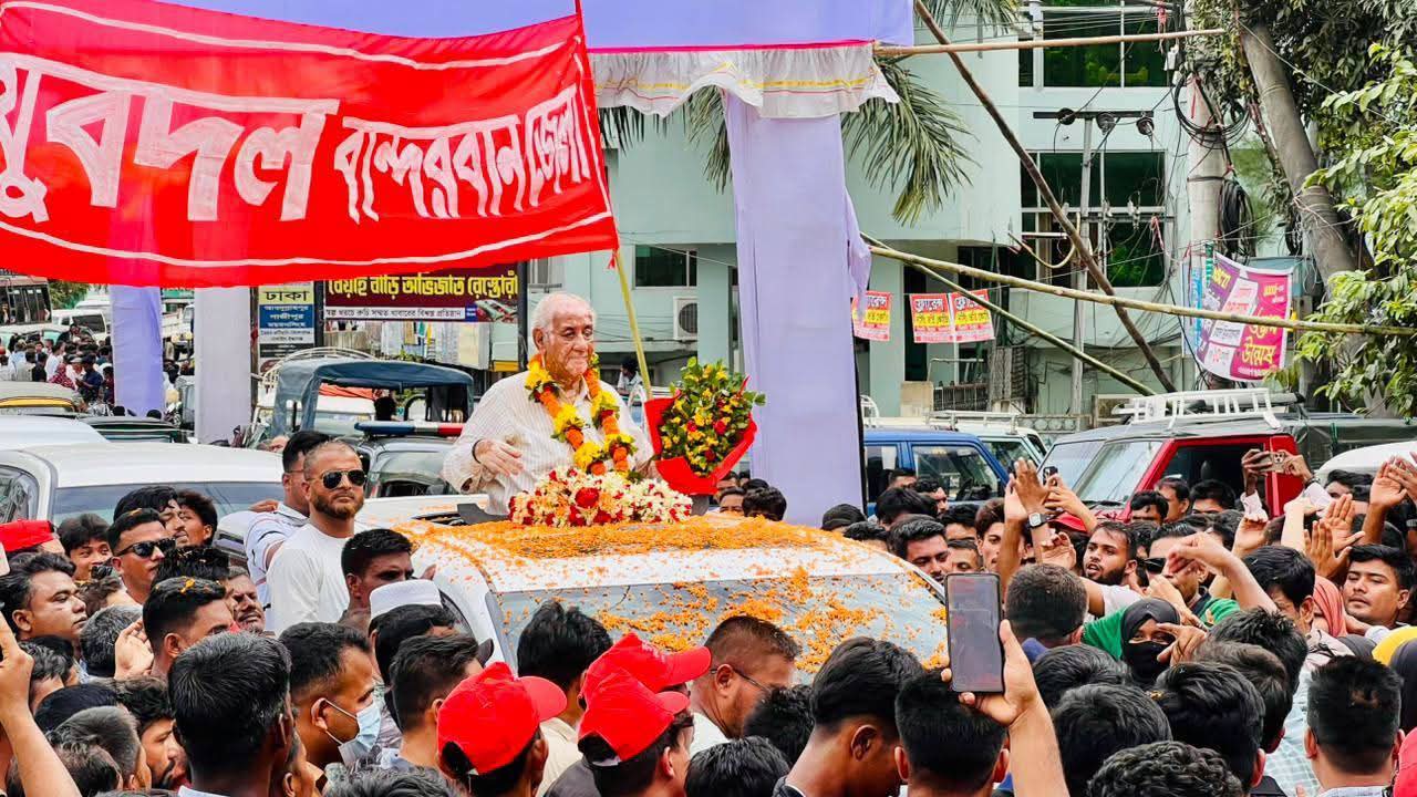 প্রথমবার বান্দরবানে এসে রাজকীয় সংবর্ধনা পেলেন পার্বত্য মন্ত্রী সাচিং প্রু জেরী