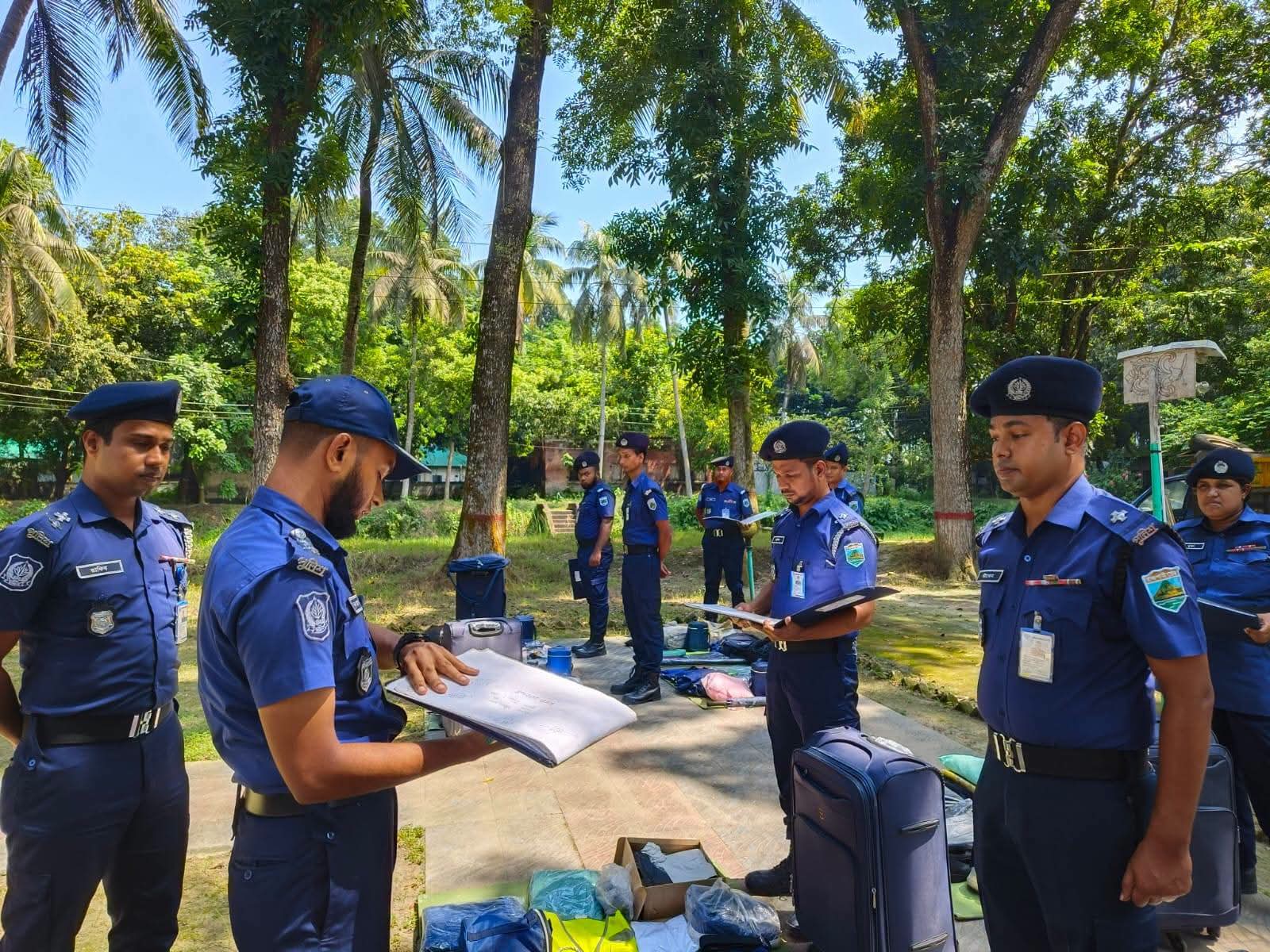 গুরুদাসপুর থানায় কিট প্যারেড ও মাসিক অপরাধ পর্যালোচনা সভা অনুষ্ঠিত