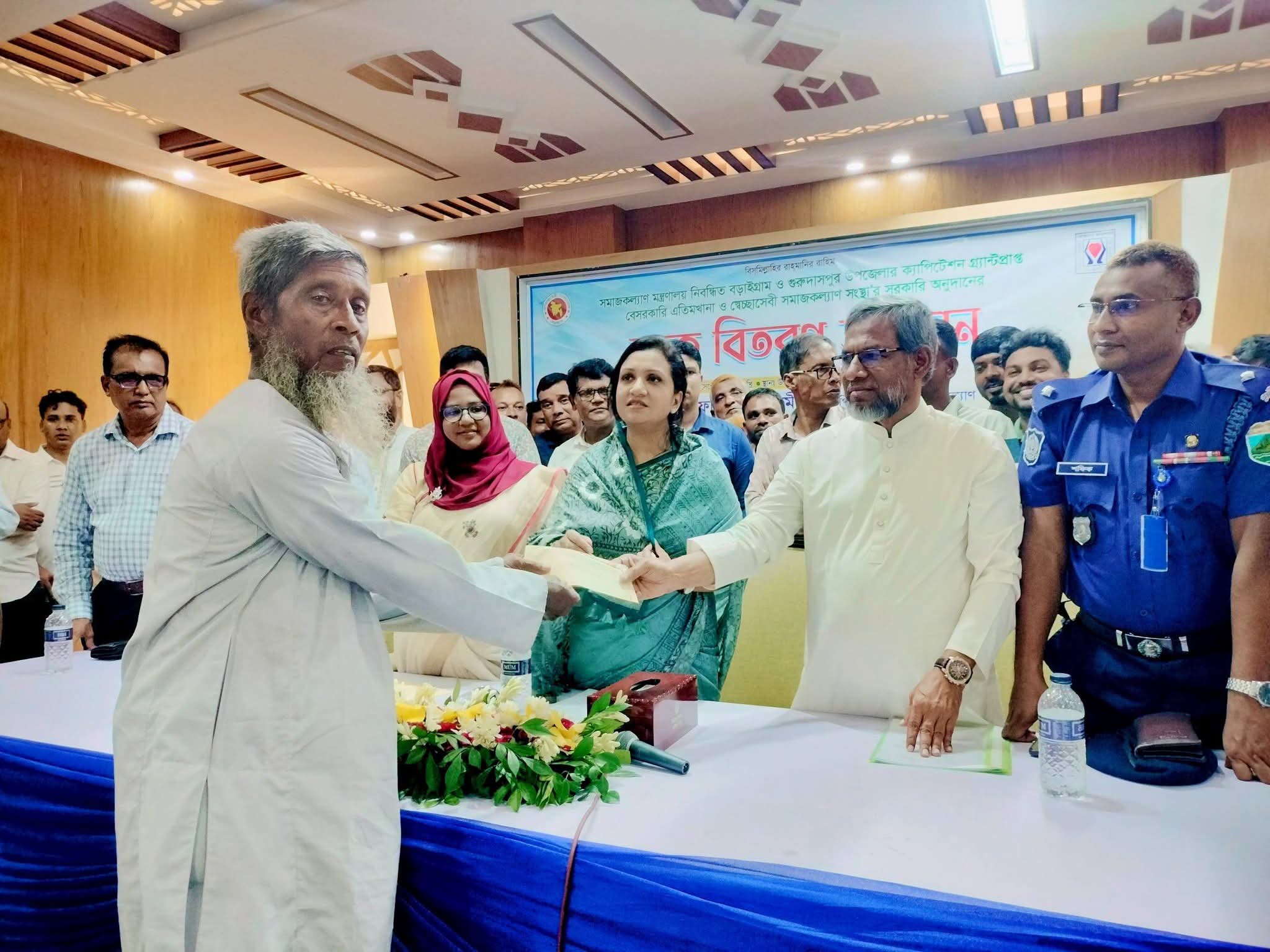 বড়াইগ্রাম ও গুরুদাসপুরের এতিমখানা ও সংস্থার মধ্যে ৫৪ লাখ টাকার অনুদান বিতরণ