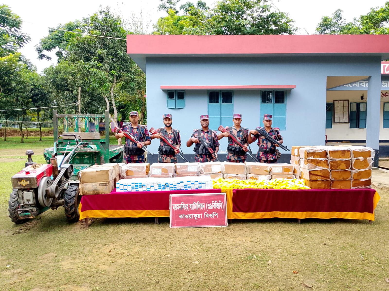 শেরপুরের গজনী সীমান্তে ১৭ লাখ টাকার ভারতীয় কসমেটিকস জব্দ, আটক ট্রলি