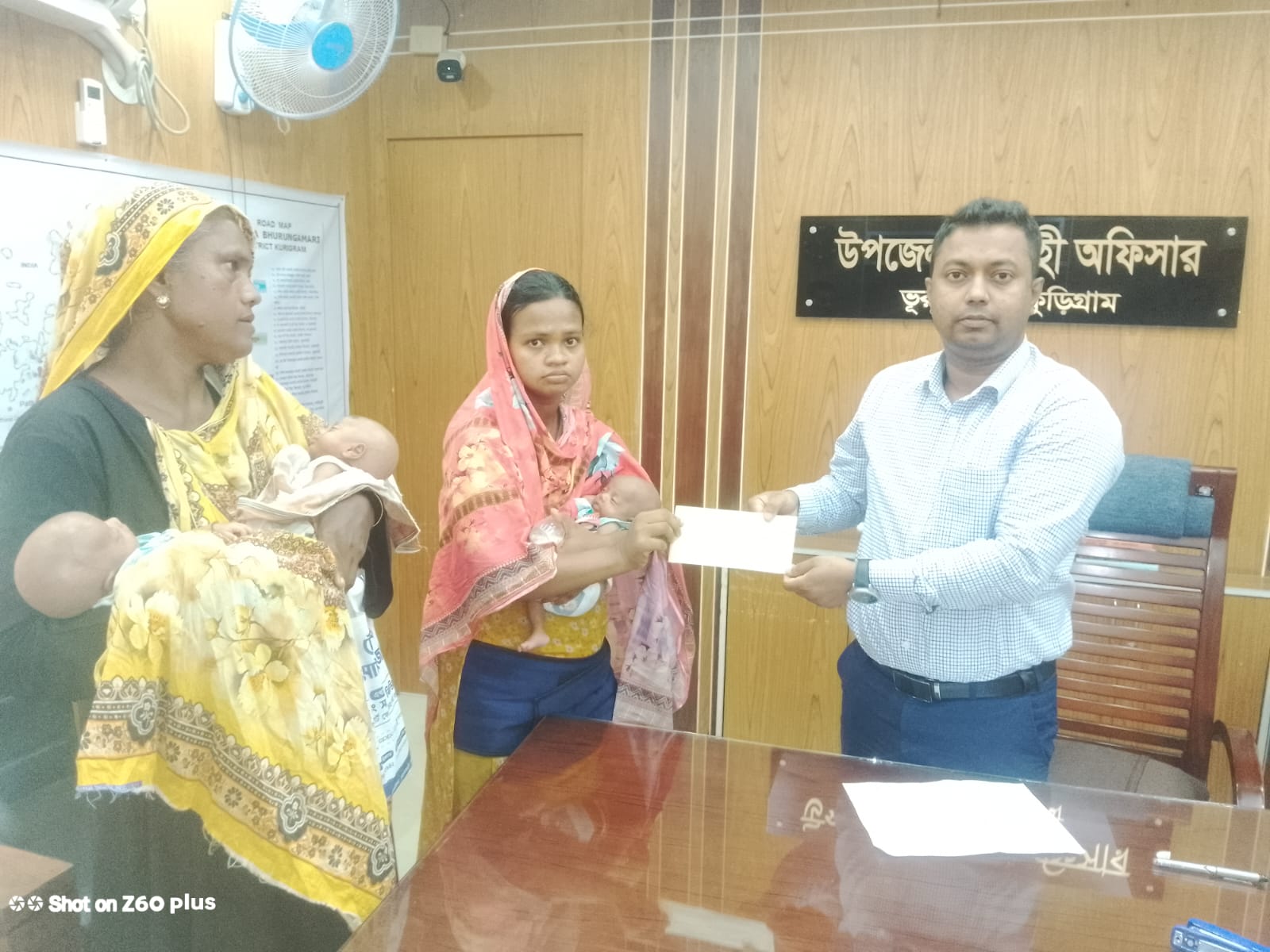 কুড়িগ্রামের ভূরুঙ্গামারীতে একসঙ্গে তিন সন্তানের জন্ম, সহায়তায় এগিয়ে এলেন ইউএনও
