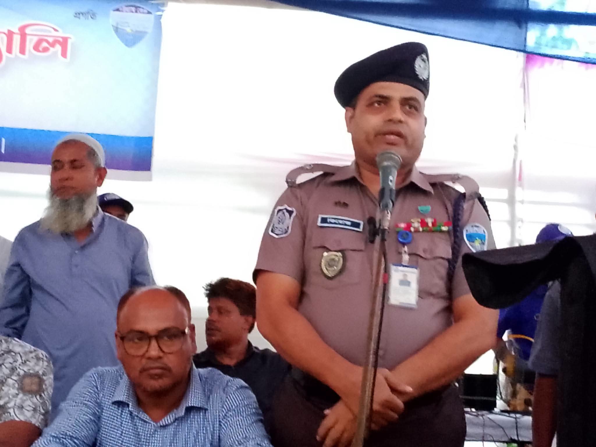 রামগঞ্জে মাদকের বিরুদ্ধে জিরো টলারেন্স: ‘হয় মাদক ছাড়ো, না হয় এলাকা ছাড়ো’