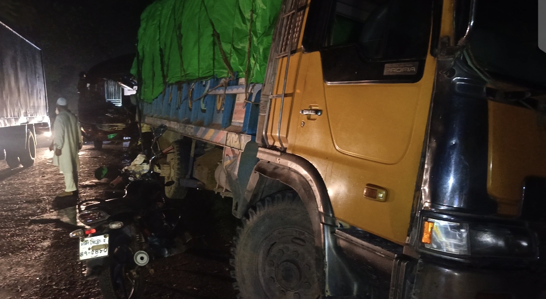 ফরিদপুরে বাস ও ট্রাকের মুখোমুখি সংঘর্ষ, নিহত ১ ও আহত ১৫