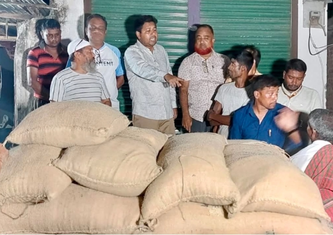নাটোরের সিংড়ায় গোডাউন সিলগালা: খাদ্যবান্ধব কর্মসূচির ৭৩ বস্তা চাল জব্দ