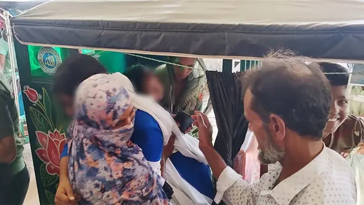 ঝাঁঝালো গন্ধে শ্রেণিকক্ষে অজ্ঞান ২৫ শিক্ষার্থী, অনেকেরই জ্ঞান ফেরেনি