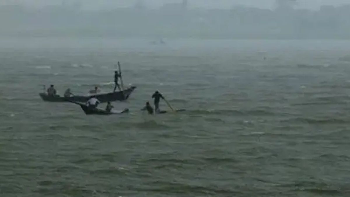 চাঁপাইনবাবগঞ্জে নৌকাডুবিতে নিখোঁজ ১০ জন ভারতে উদ্ধার, নিখোঁজ ১