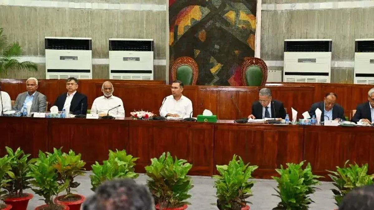প্রধানমন্ত্রীর সভাপতিত্বে মন্ত্রিসভার বৈঠক চলছে