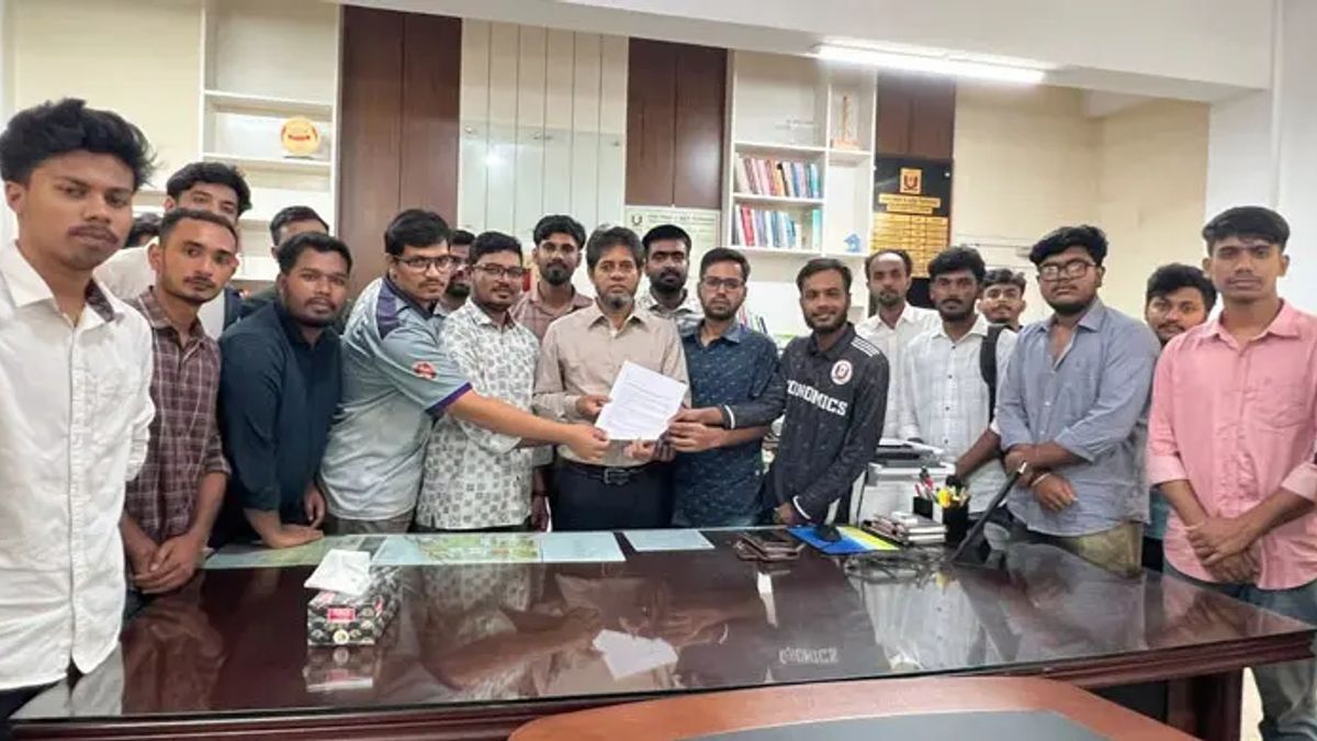 লাইব্রেরির পাশে নামাজের জন্য নির্ধারিত স্থান চায় পাবিপ্রবি ছাত্রদল