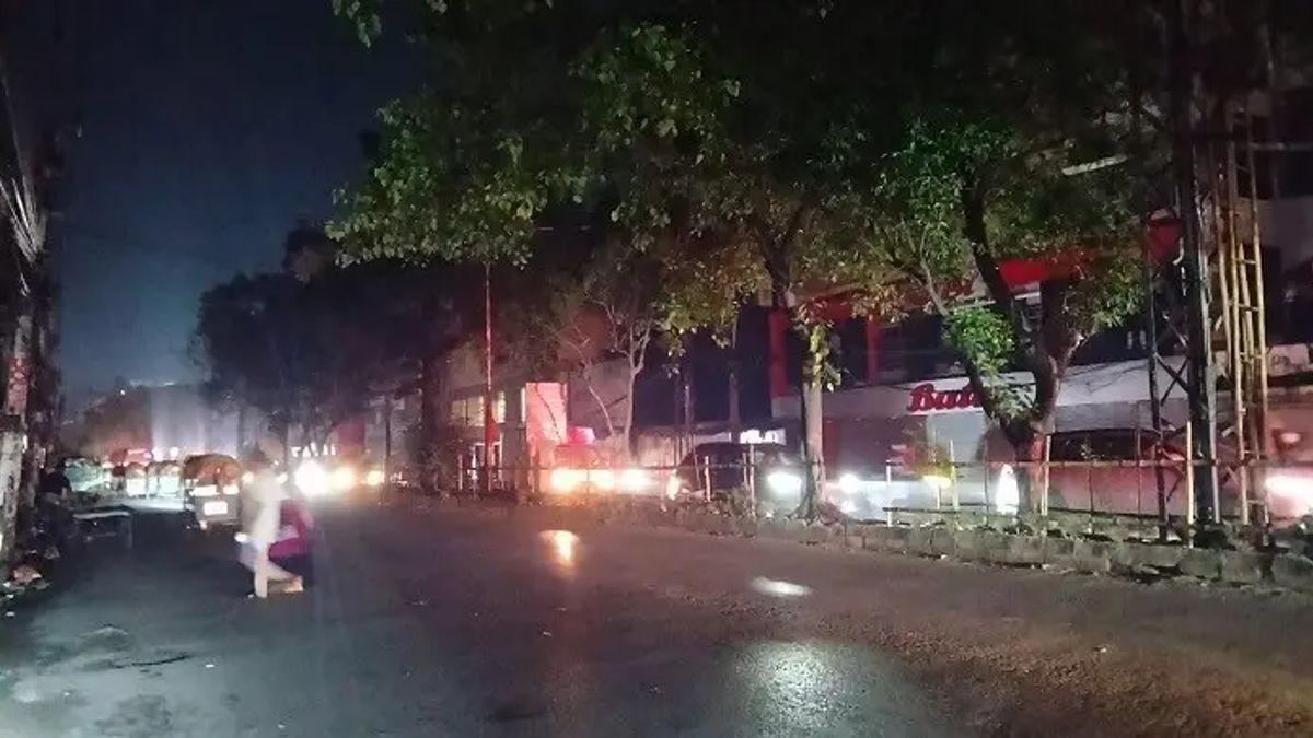 লোডশেডিংয়ের প্রভাব সড়কবাতিতেও, রাতে চলাচলে ভোগান্তি