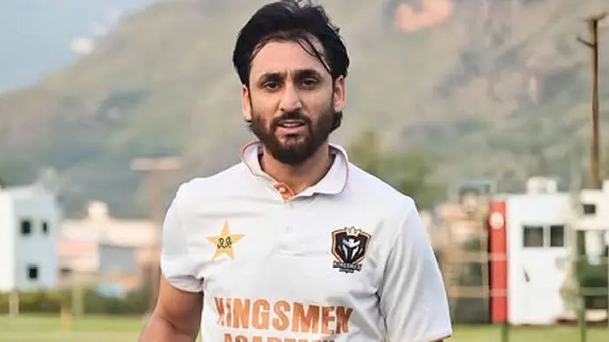 দল থেকে বাদ পড়েই ট্রিপল সেঞ্চুরি দিয়ে জবাব পাকিস্তানি তারকার