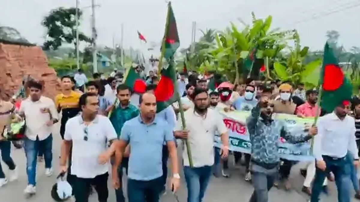 দিনের আলোতে নিষিদ্ধ ঘোষিত ছাত্রলীগের মিছিল, জানে না পুলিশ