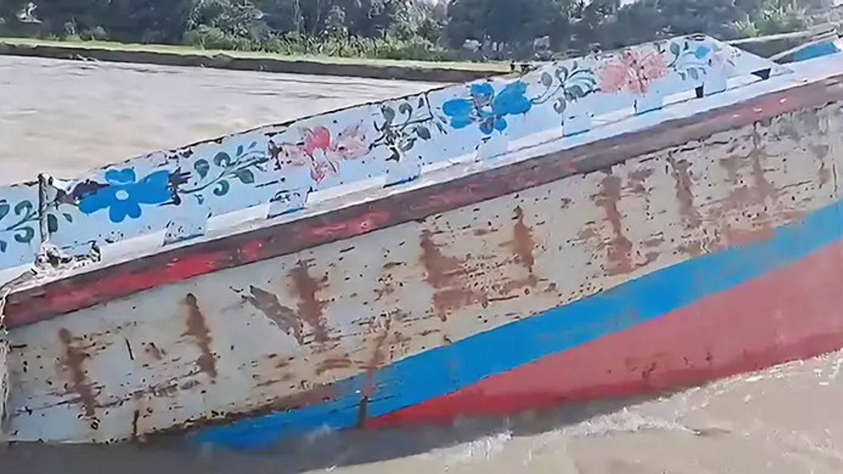 যমুনায় বাল্কহেড ডুবে দুদিন ধরে নিখোঁজ ২ শ্রমিক