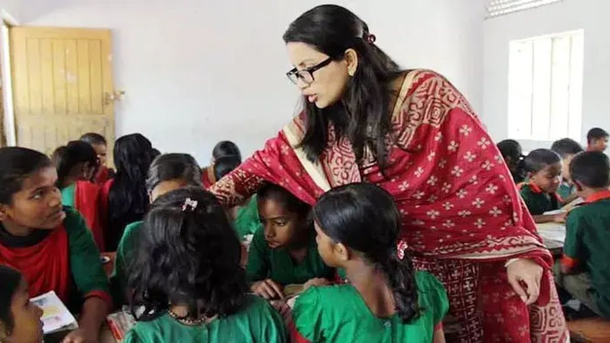 প্রাথমিক শিক্ষকদের বদলি অনির্দিষ্টকালের জন্য বন্ধ